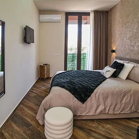 Lustru Guest house *